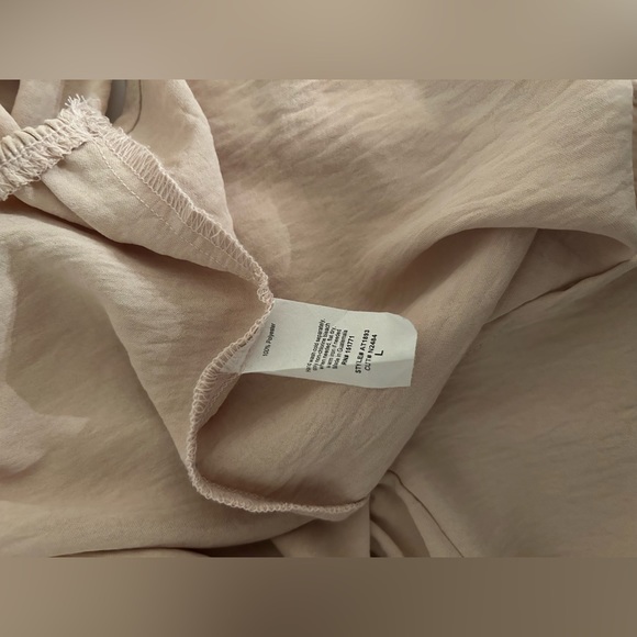 🚨GILLI Short Sleeve Surplice Blouse in Oatmeal colour - size L - Picture 6 of 6